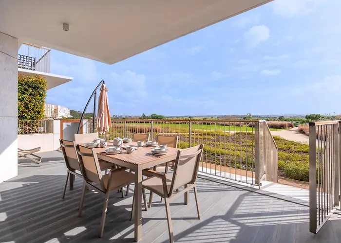 Condominio Bayline Gardens, Beach & Spa - Robalo By Bedzy