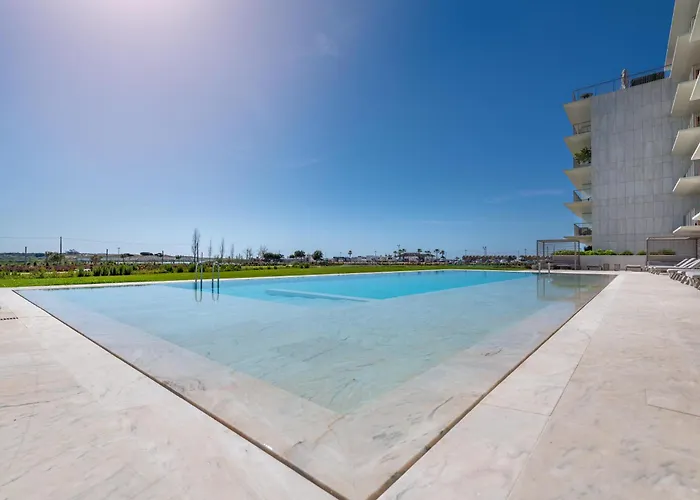 Condominio Bayline Gardens, Beach & Spa - Robalo By Bedzy